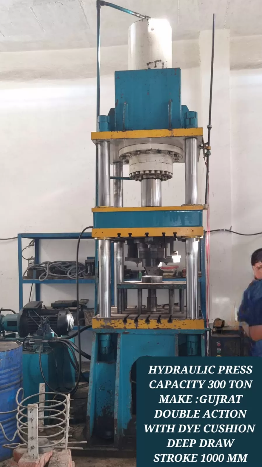 Used Hydrulic press capacity 300 ton Machine Yantra